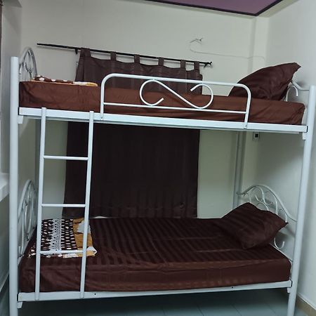 Hug Glur House Tour And Hostel (Adults Only) Чиангмай Екстериор снимка