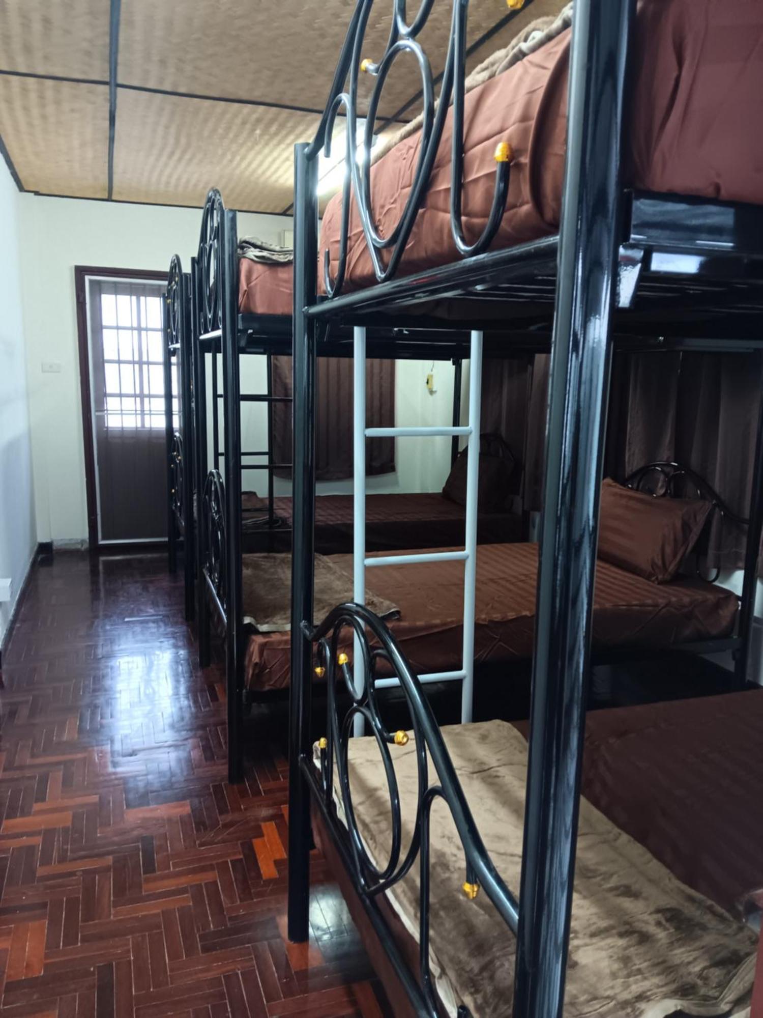 Hug Glur House Tour And Hostel (Adults Only) Чиангмай Екстериор снимка