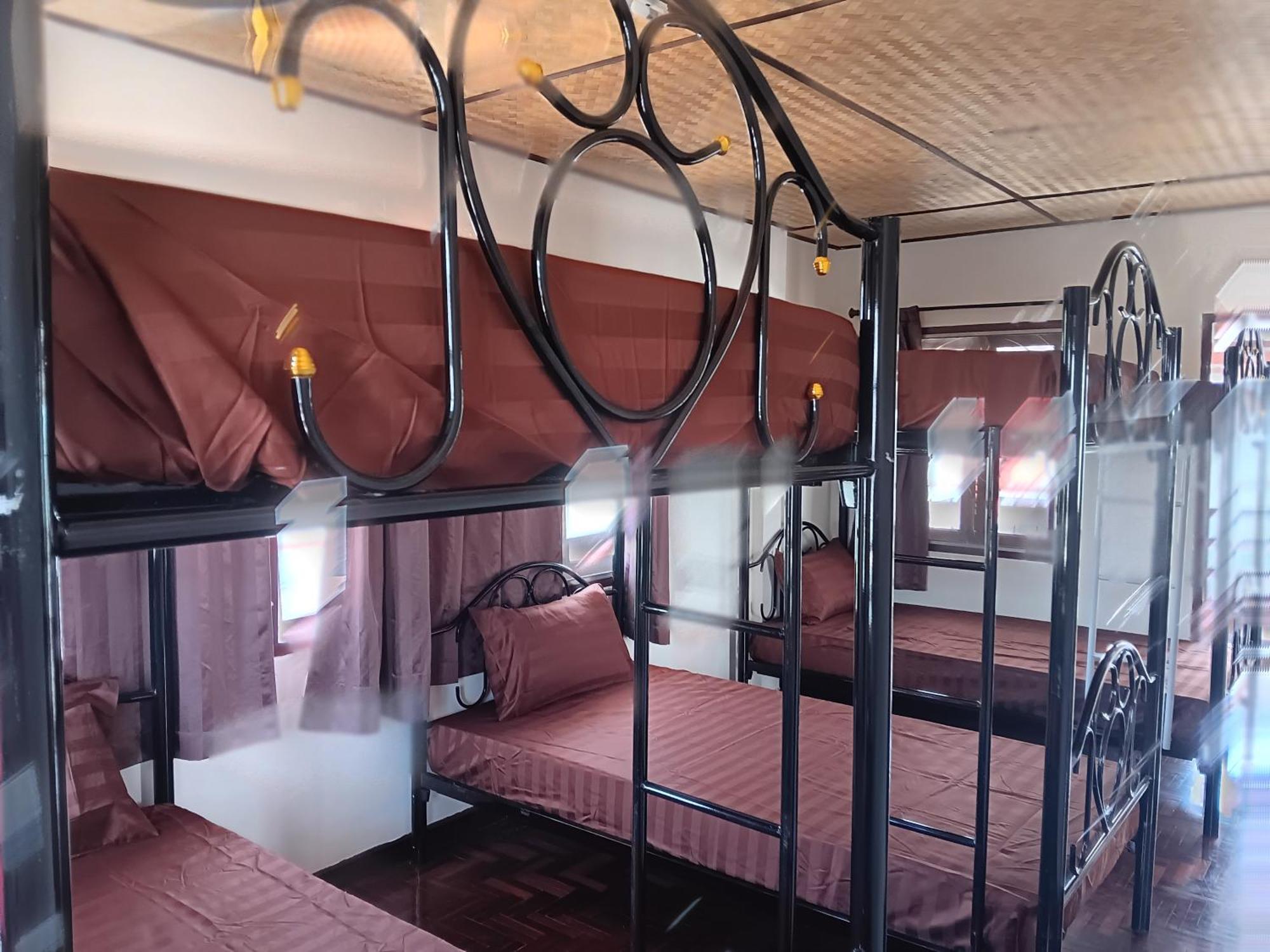 Hug Glur House Tour And Hostel (Adults Only) Чиангмай Екстериор снимка