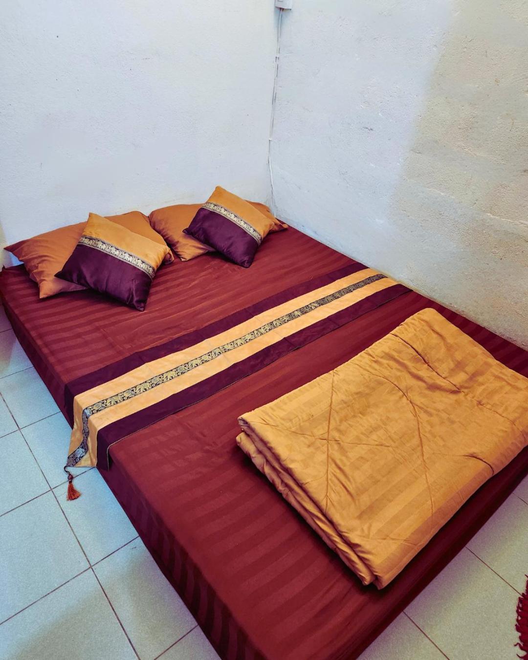 Hug Glur House Tour And Hostel (Adults Only) Чиангмай Екстериор снимка